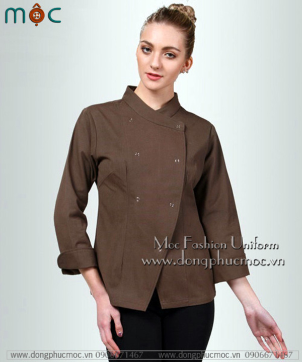 Nên chọn size áo phù hợp sẽ giúp đầu bếp mặc được thoải mái hơn